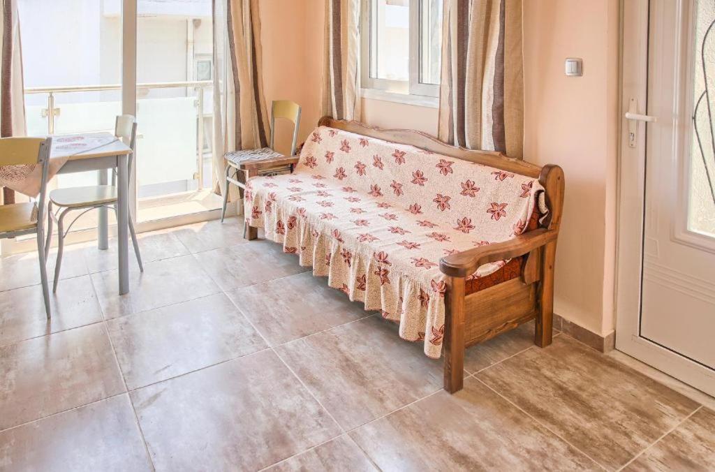 Despinas Seafront Apartments,haraki