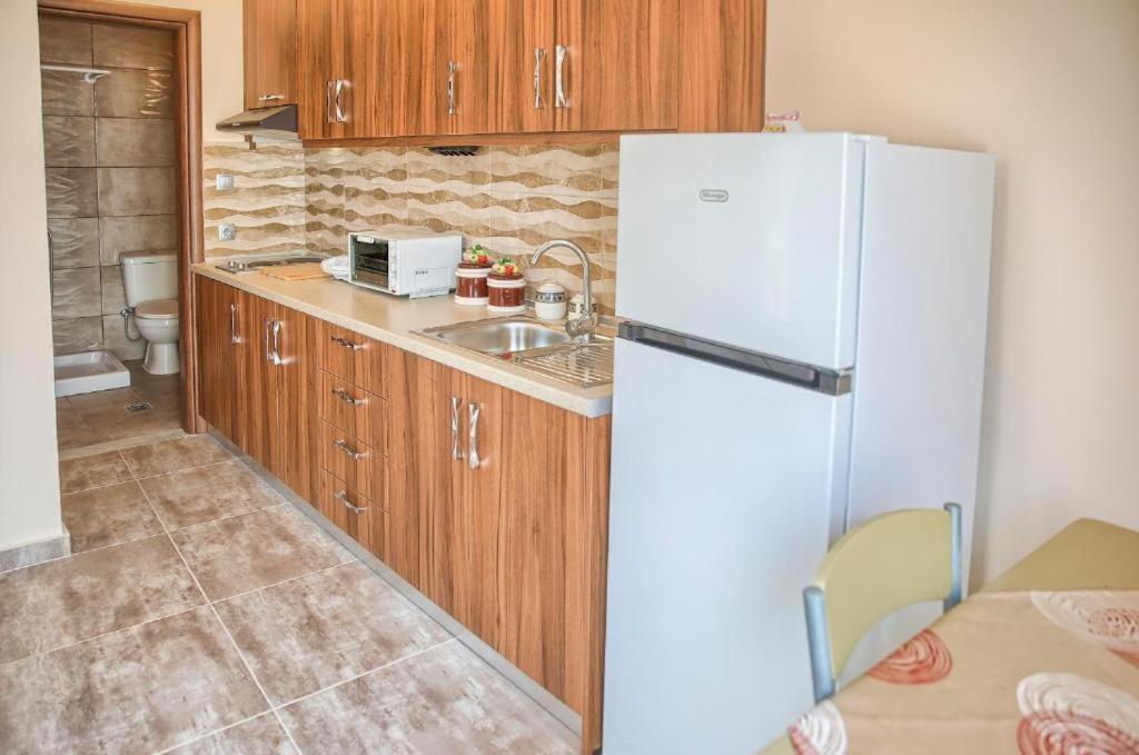 Despinas Seafront Apartments,haraki