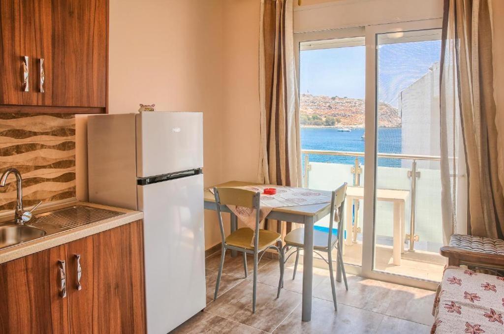 Despinas Seafront Apartments,haraki * Charaki